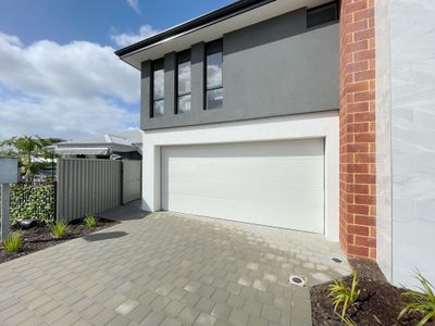27 Jubilee Avenue, Success