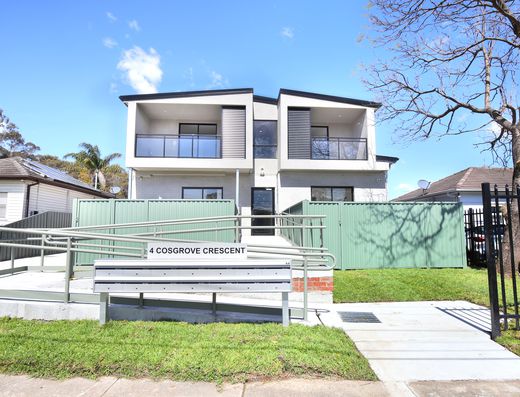1 / 4 Cosgrove Cres, Kingswood