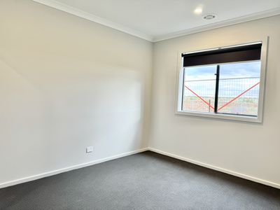 24 Akron Street, Manor Lakes