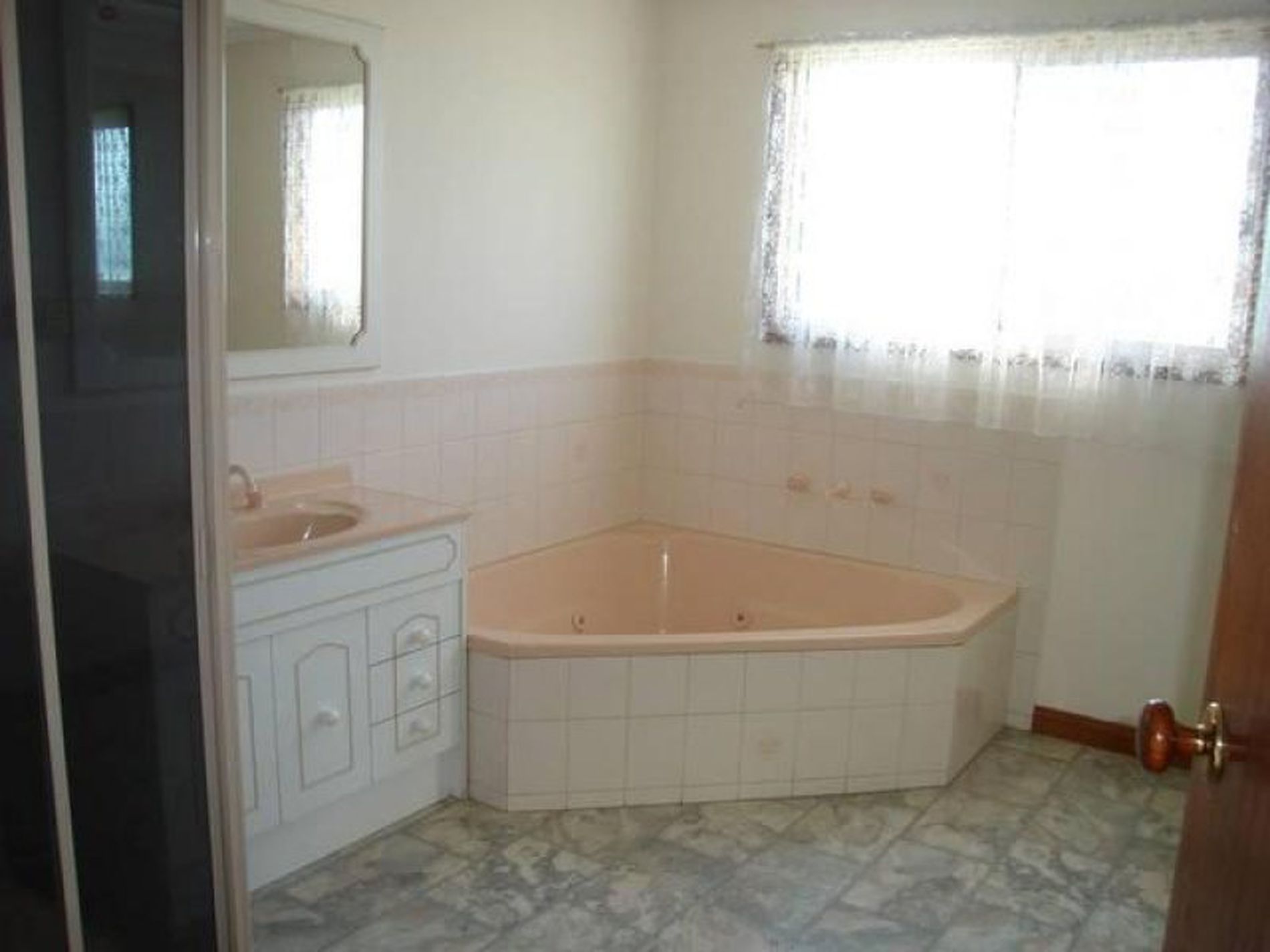 1 / 37 Seabeach Parade, North Shore