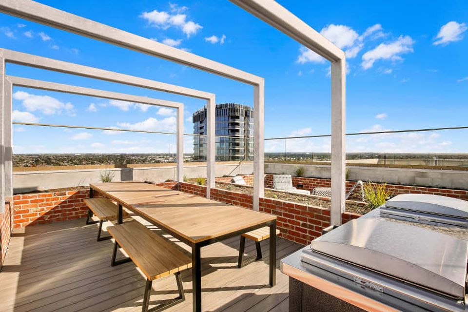 710 / 20 Wardens Walk, Coburg