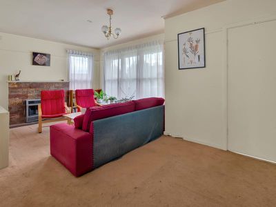 14 Charlton Crescent, Reservoir
