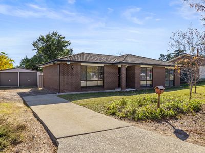 5 Macnamara Place, Chisholm