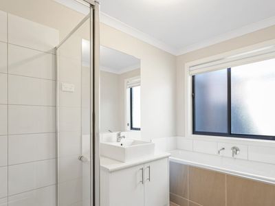 8 Bankston Road, Werribee