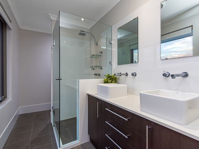 40 Seaside Avenue, Yanchep