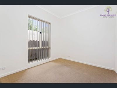 2 / 3 Buckingham Drive, Werribee