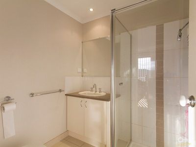 4 / 9 Carly Close, Narre Warren South