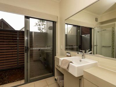 B5 / 19 Victoria Highway, Kununurra