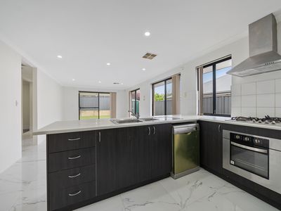 18 Montane Turn, Banksia Grove