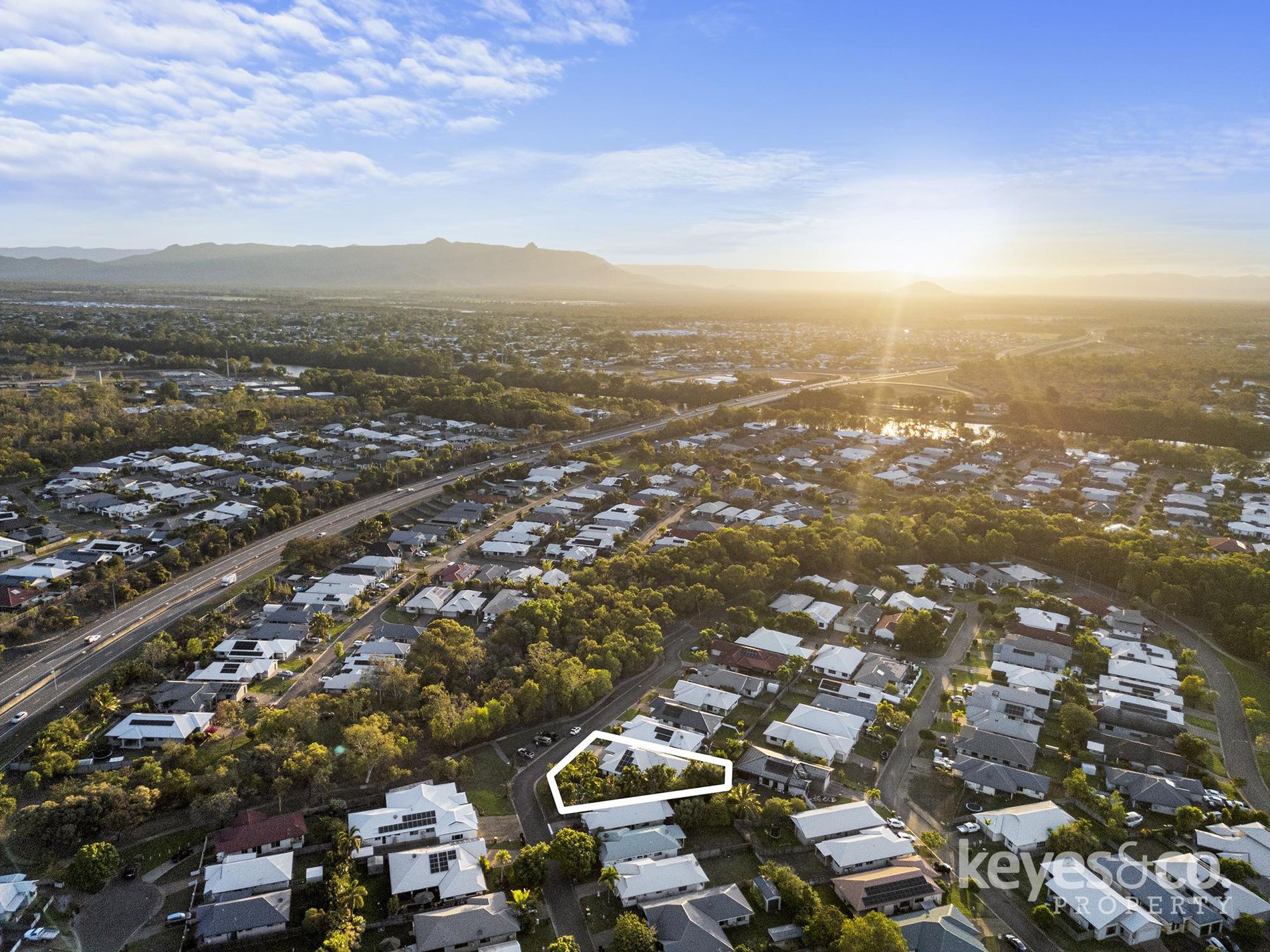 21-23 Warbler Crescent, Douglas