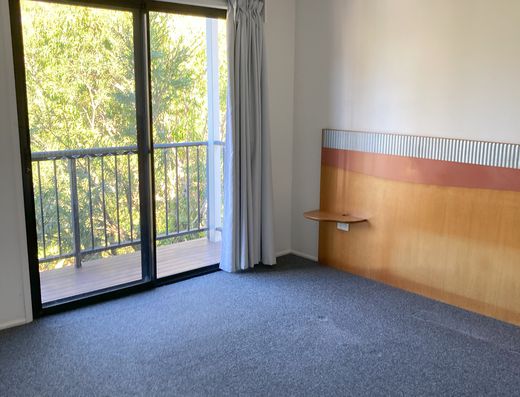 Noosa Lakes 1 Bedroom Upstairs Apartment image 8
