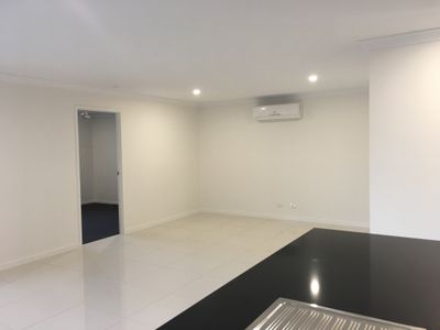 1 / 1 Swallowtail Street, Rosewood
