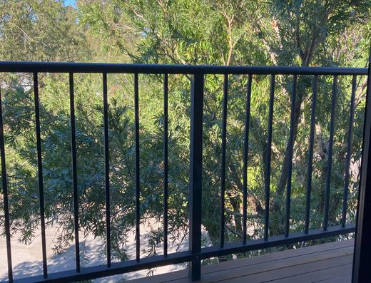 Noosa Lakes 1 Bedroom Upstairs Apartment image 9