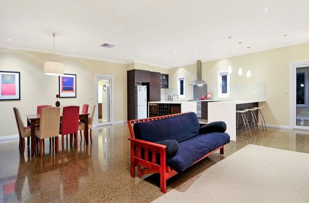 8 The Dress Circle, Oaklands Junction