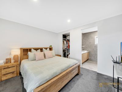 51 Surround Drive, Mambourin