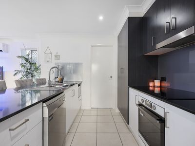 2 Weston Court, Bellbird Park