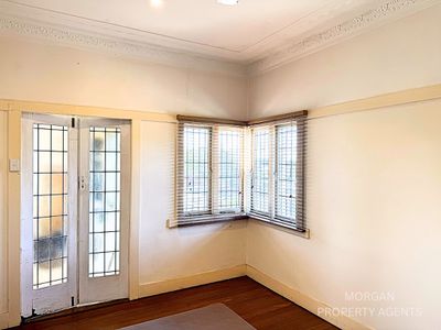997 Logan Road, Holland Park West