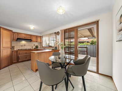 2 / 4 Kurrajong Avenue, Glen Waverley