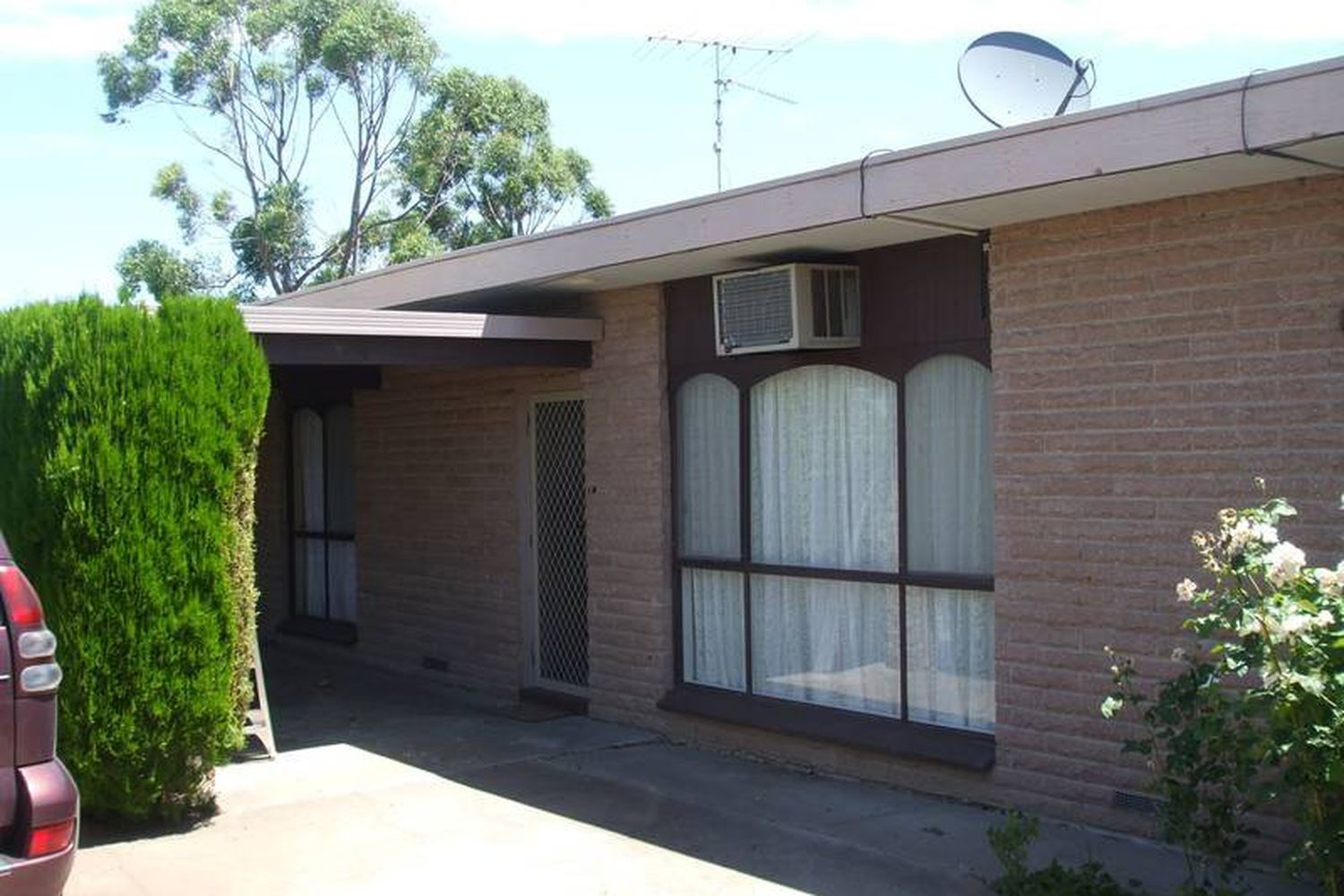 2 / 5 Schwarz Avenue, Horsham