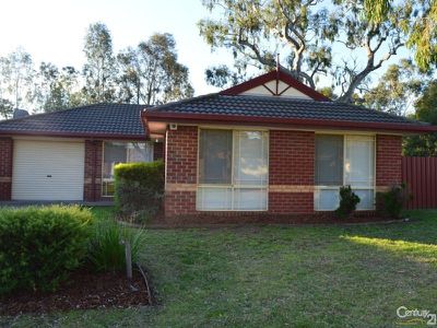 18 Dutton Close, Lynbrook