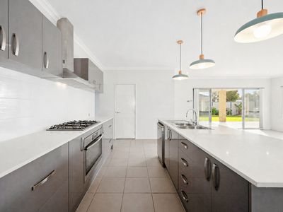 15 Medinah Street, Meadow Springs