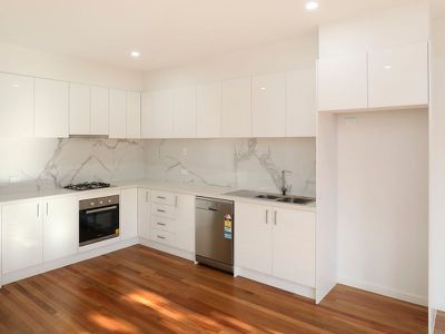 2/4 Dickens Avenue, Heidelberg Heights