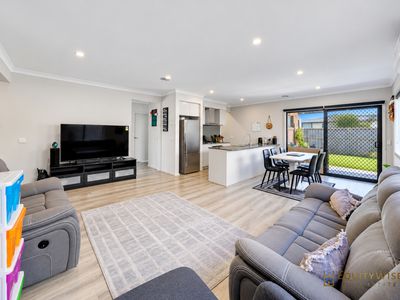 19 Sparland Street, Manor Lakes