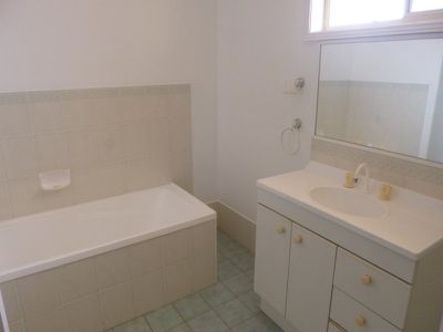 4 / 52 Daintree Drive, Albion Park