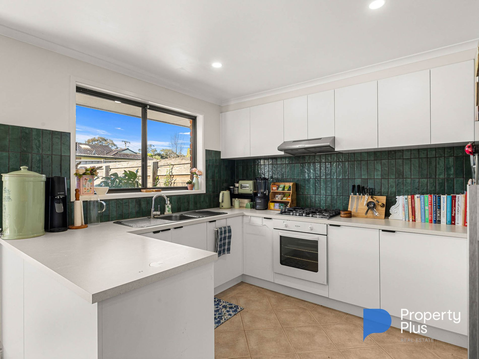 2 / 6 Nandina Court, Strathdale