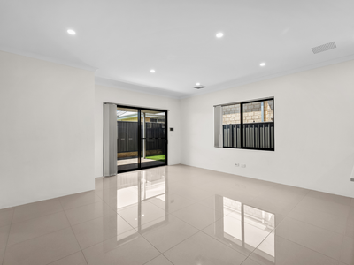 28 Mornington Crescent, Wandi