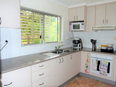 38 Armstrong Street, Atherton