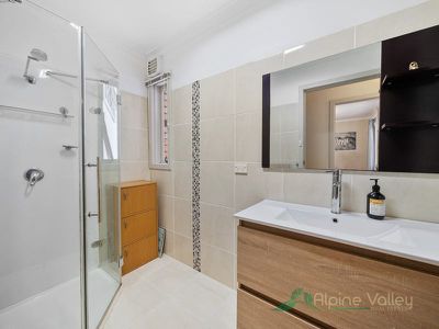 13 Coolumbooka Avenue, Tawonga South