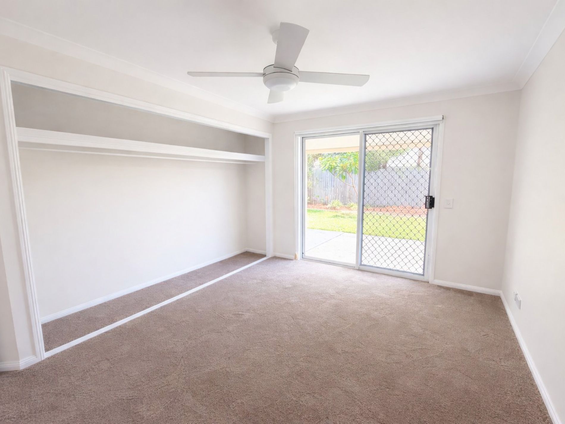 1 / 35 Brown Street, Labrador