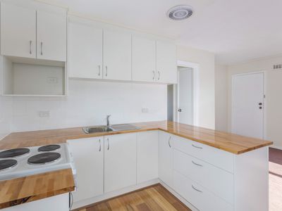 2 / 74 Tharwa Road, Queanbeyan