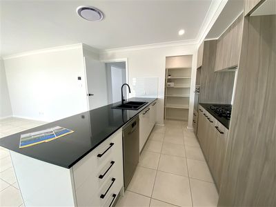 46 Federation Boulevard, Forbes