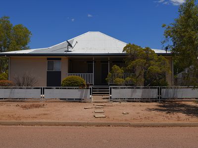 99 CRANE STREET, Longreach