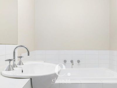 2 / 10 Raymond George Place, Lara