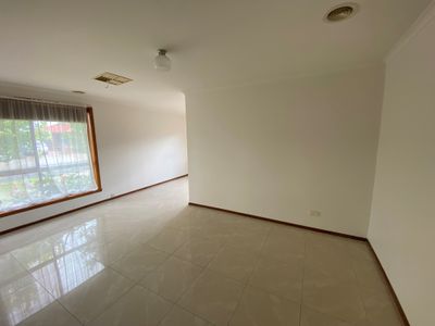 2 / 64 Songlark Crescent , Werribee