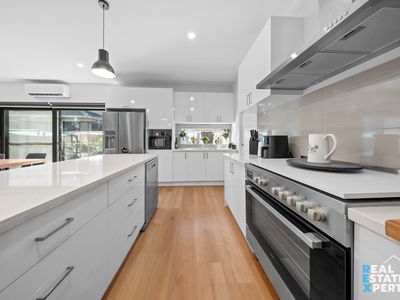 8 Success Place, Hampton Park