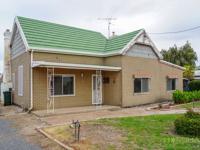 12 Railway Avenue, Horsham