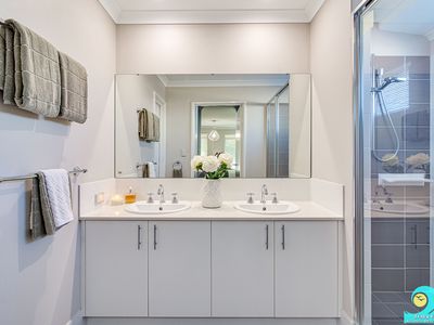 9 Topmast Brace, Alkimos