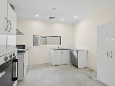 8B Stanmore Ct, Lynwood