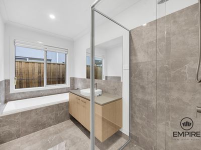 16 Sandalwood Crescent, Clyde North