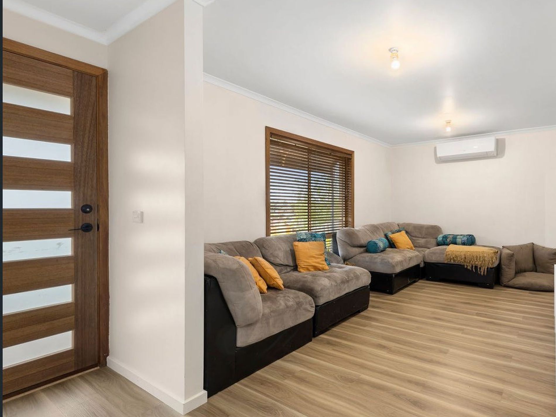 20 The Court, Leopold
