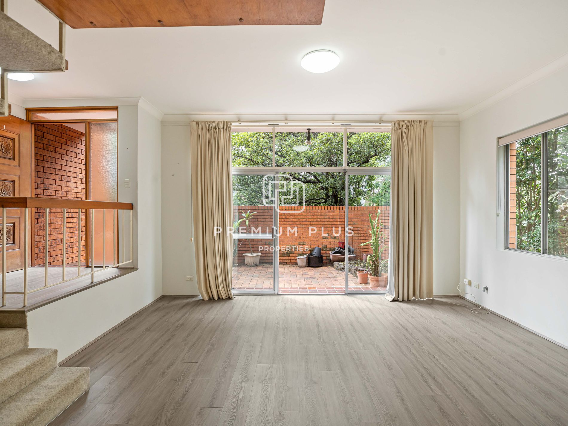 1 / 104 Burns Bay Road, Lane Cove