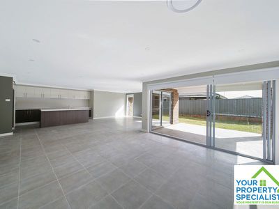 5 Ewing Loop, Oran Park