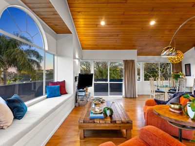 2/962 Beach Road, Torbay