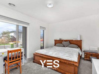 8 Ficus Way, Officer