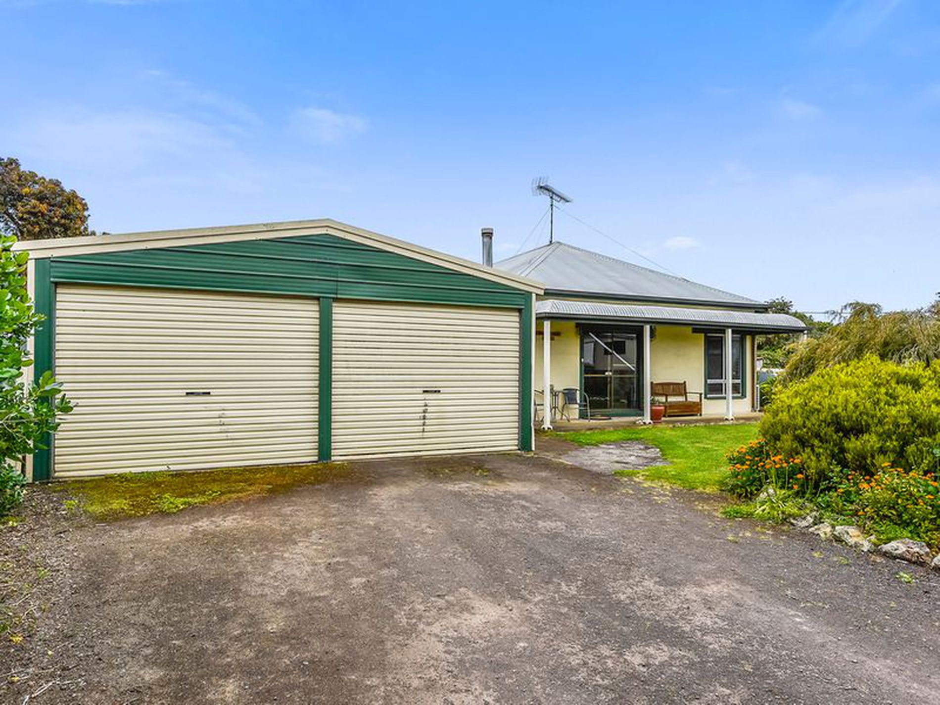 16 Benton street, Millicent