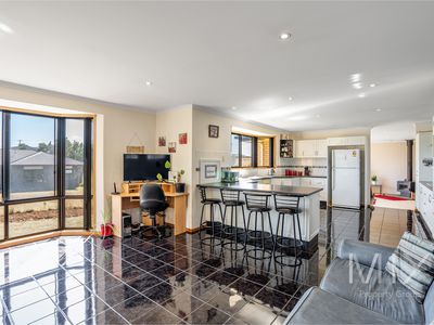 4 Dylan Street, Brighton